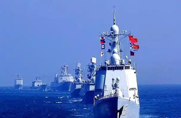 055大驱绕日一周，戳破日本海自的旧幻想。

这次055带着补给舰完成从宫古海峡