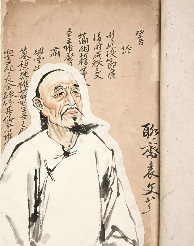 1966年，蒲松龄的墓被挖，遗骸头部枕着一部书稿，还没等人看清上面的字，便迅速风