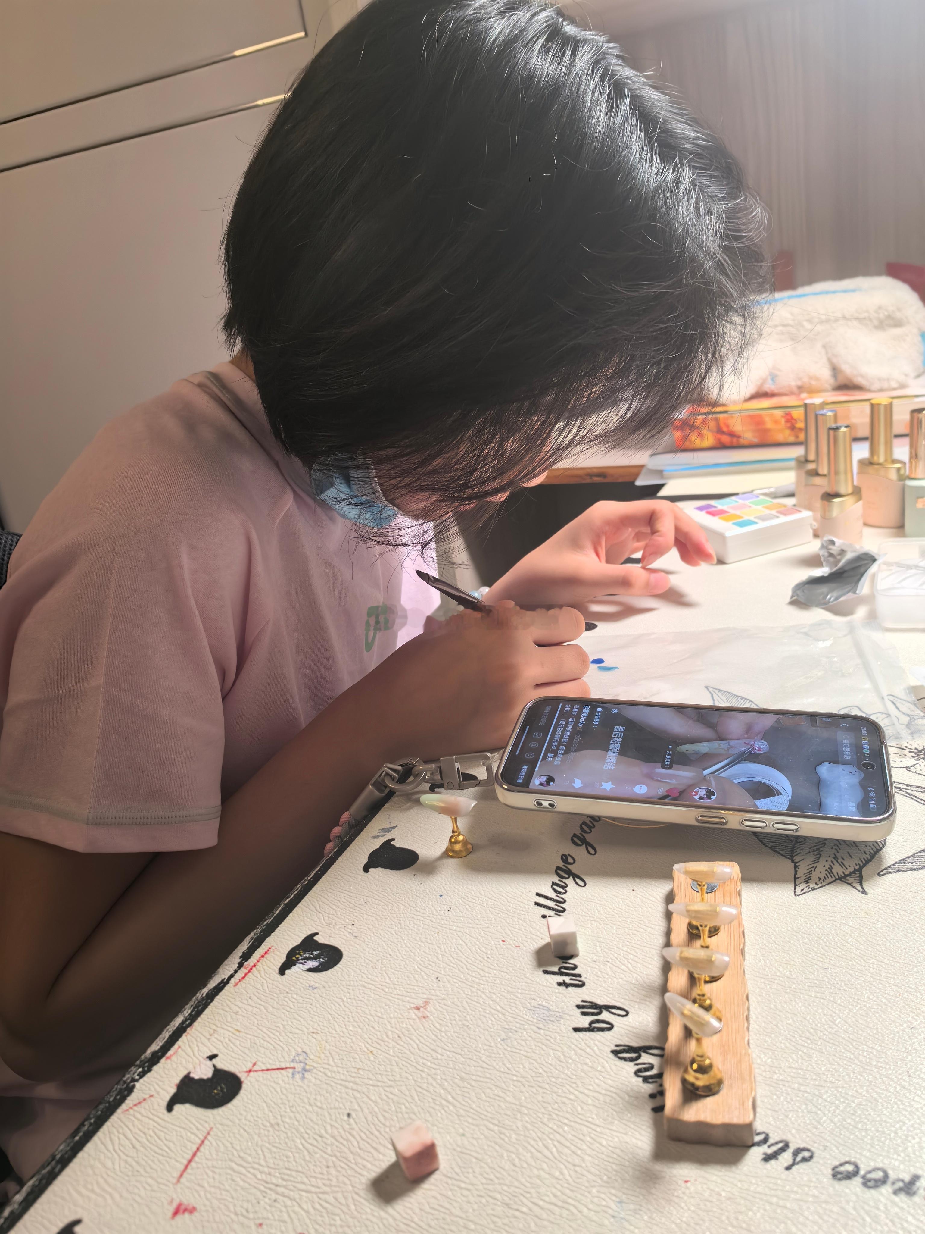 10后小孩应该不懂微博不愧是滨江