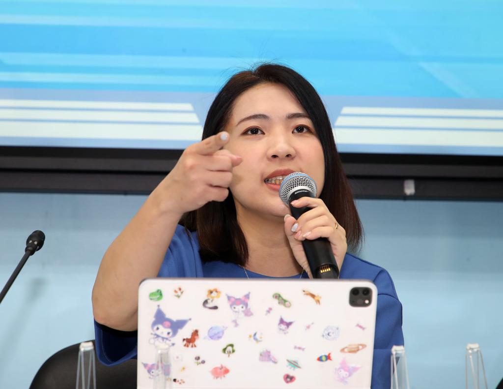 国民党前发言人萧敬严今日表示，我决定退出国民党新北市议员的提名，不会参与这次的市