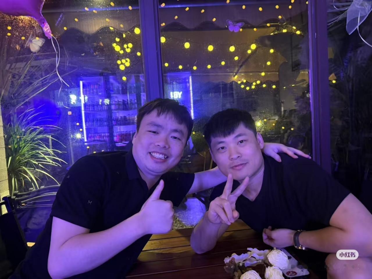 瓜友速报 老盖发的和SK的合照 ​​​