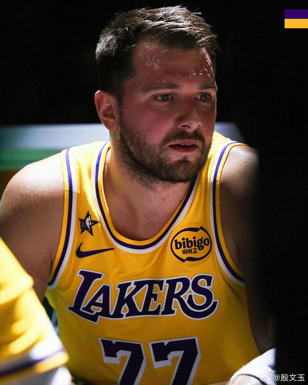 明天上午8:30，在五星体育电视直播湖人VS掘金。两支球队只差半个胜场，这是西部