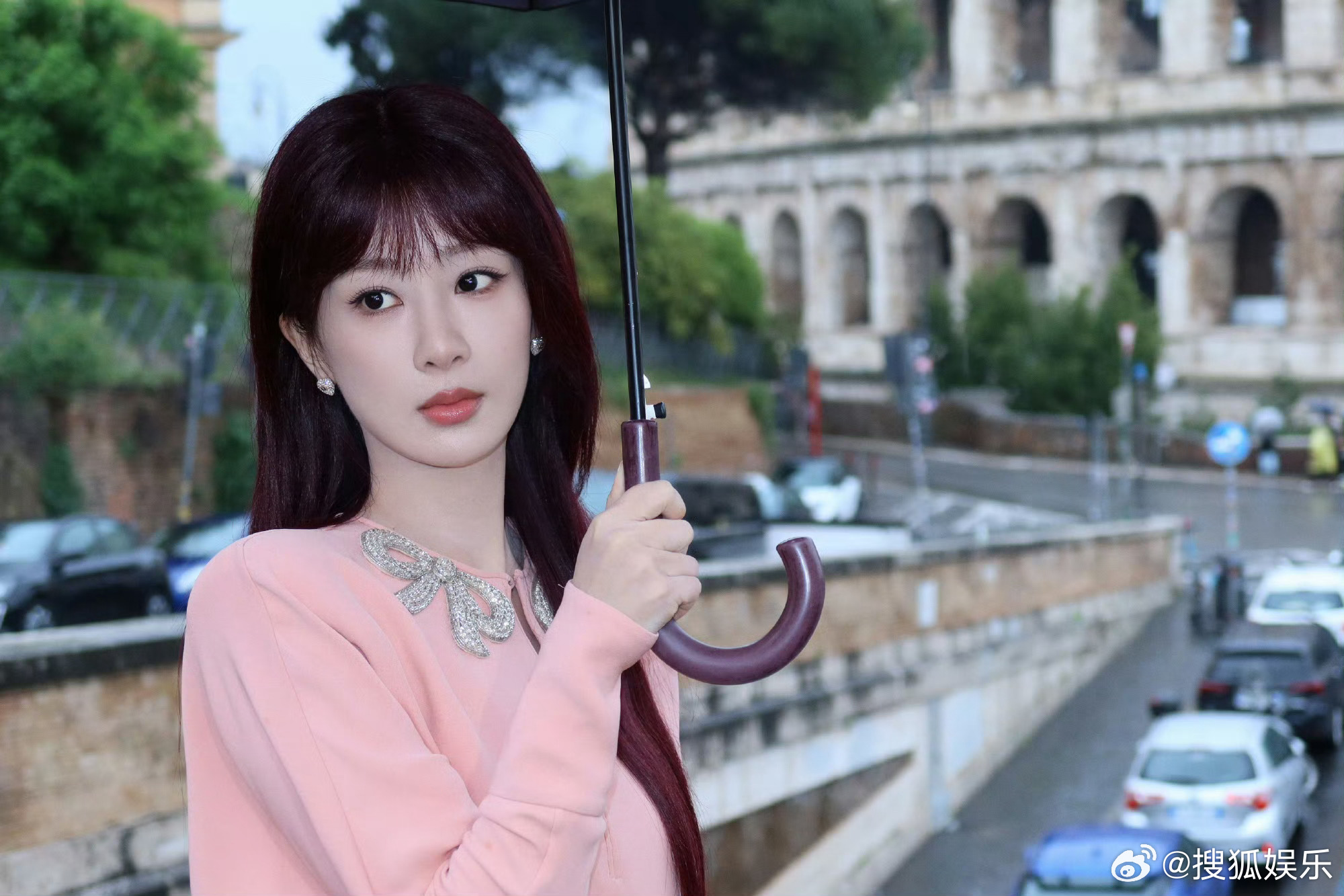 杨紫维权胜诉获赔【杨紫起诉多方侵权胜诉】企查查APP显示，近日，法院公告送达原告