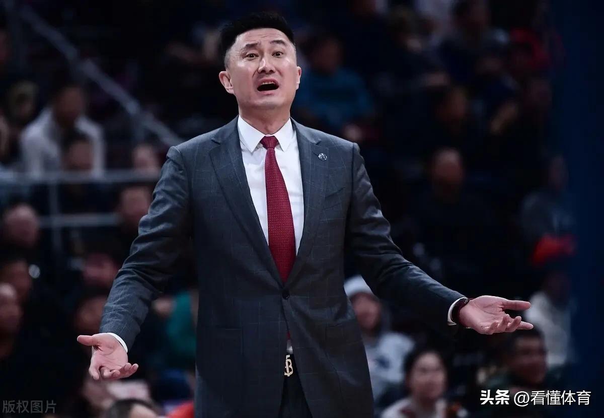 杜锋下课！广东队现在连联赛排名倒数第二的江苏队都能输，那下次是不是要输倒数第一的