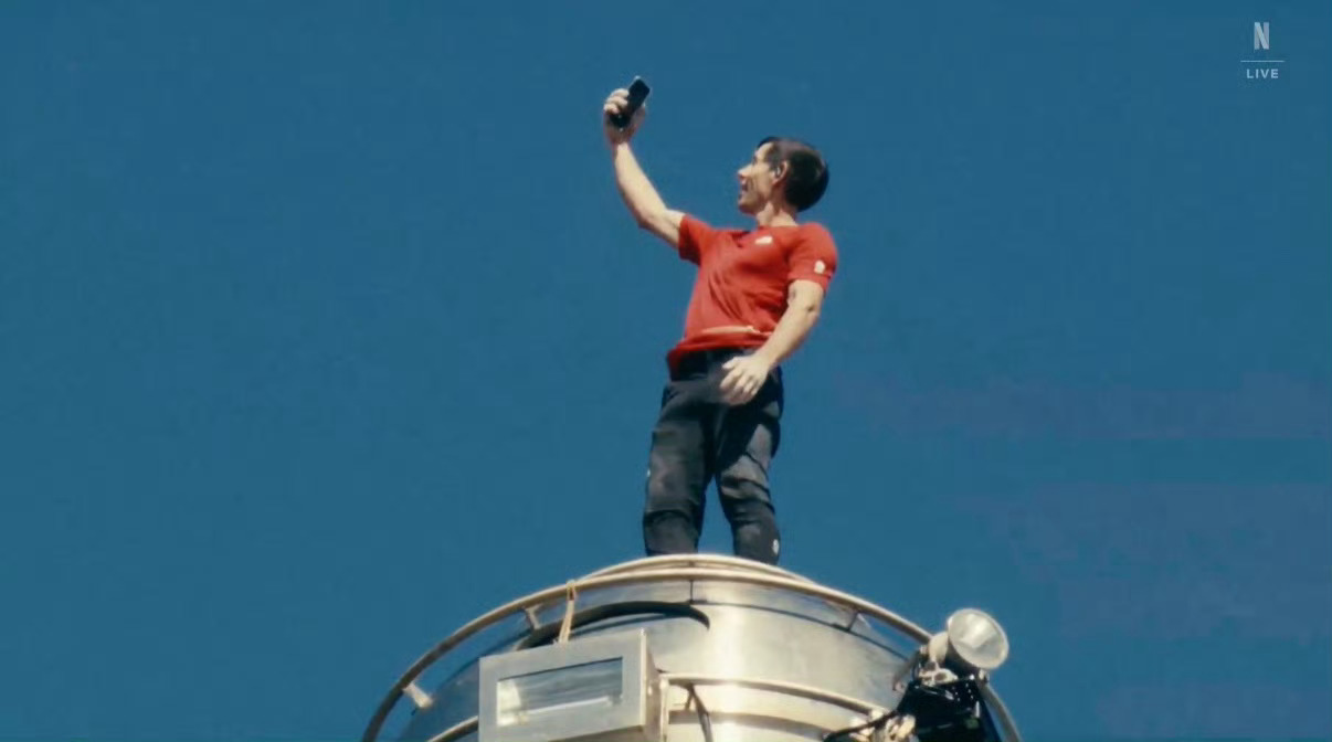 现实版蜘蛛侠！霍诺德1小时31分徒手登顶508米台北101，全程无保护，看得手心