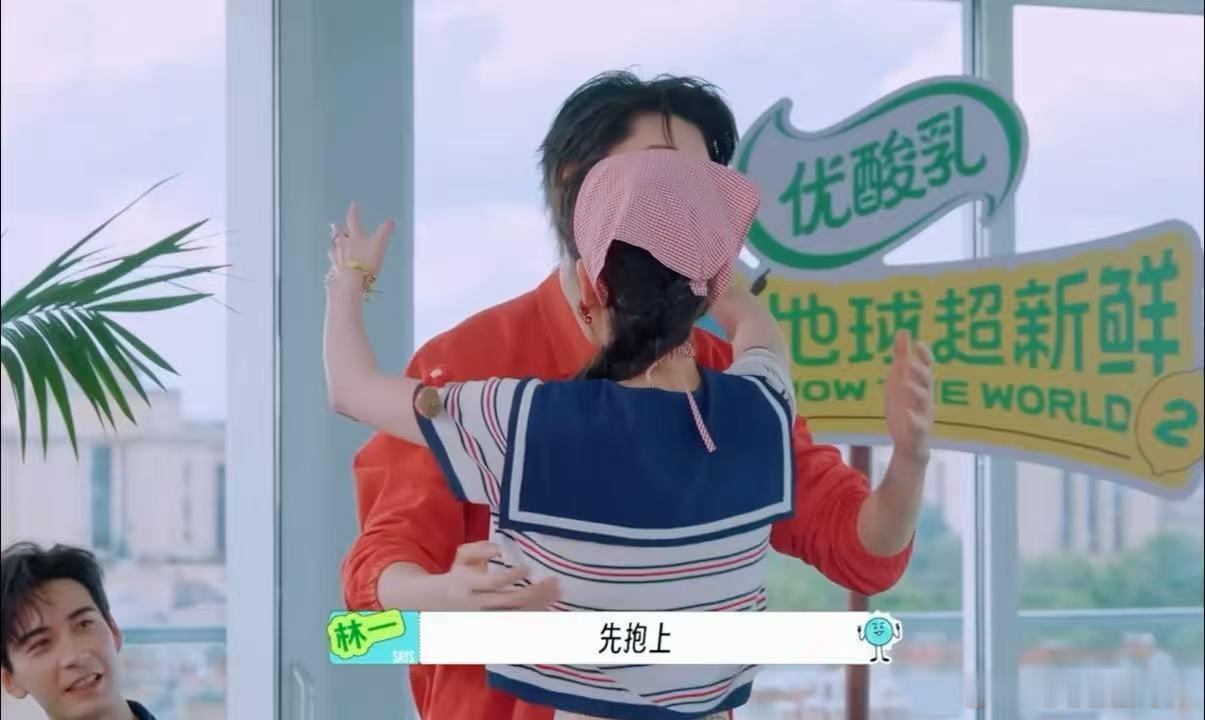 林一王玉雯聊演技呢陈星旭看林一王玉雯的表情 林一和王玉雯聊红色默契聊得正开心，郭
