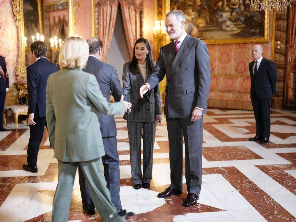 西班牙王室 12月4日，费莱出席赫罗纳公主基金会理事会会议，年底了，回顾过去展望