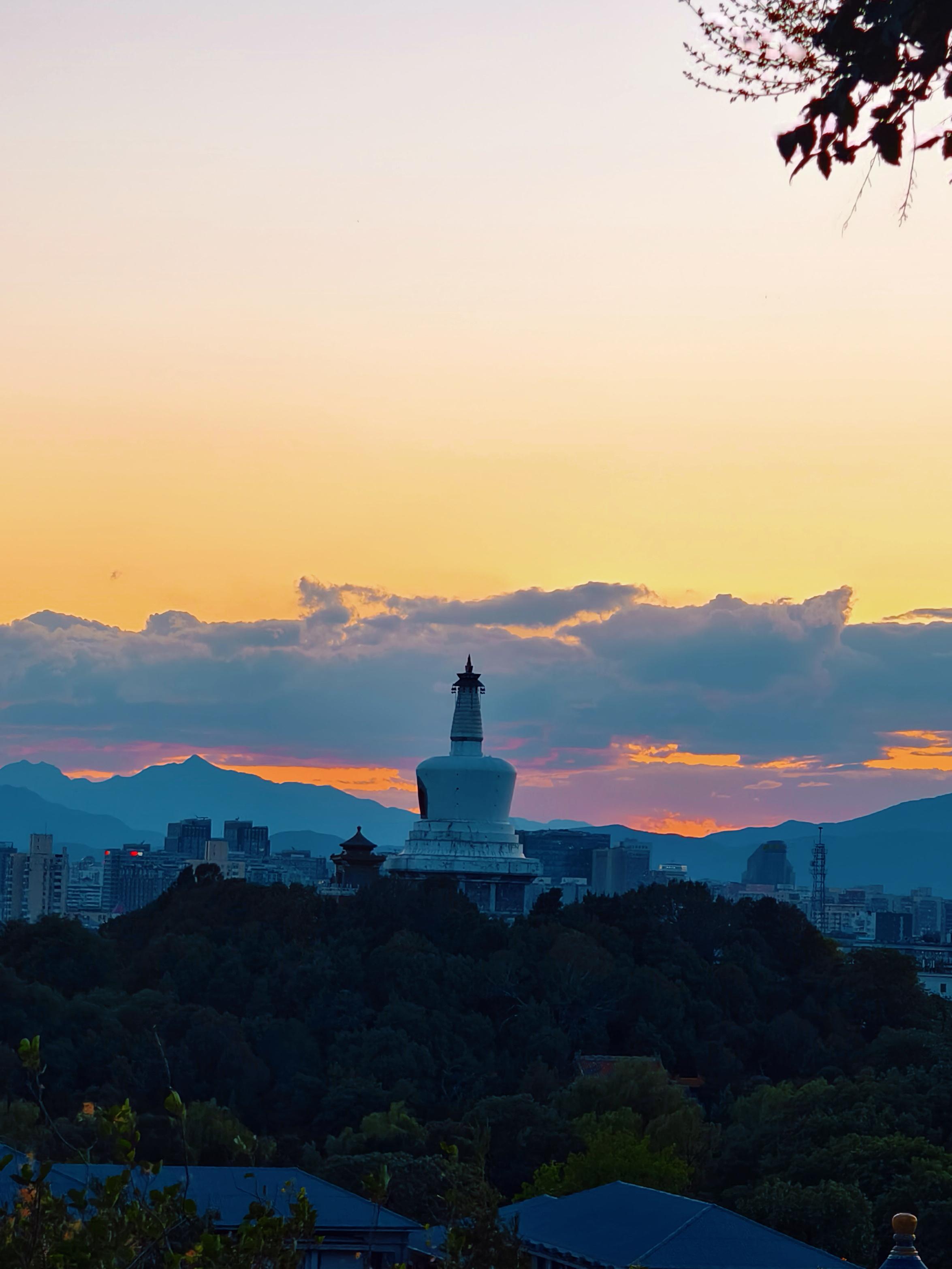 曾经的我是一名三点一线的打工人，现在的我是一个闯荡世界的旅行博主。所以我很赞同倪