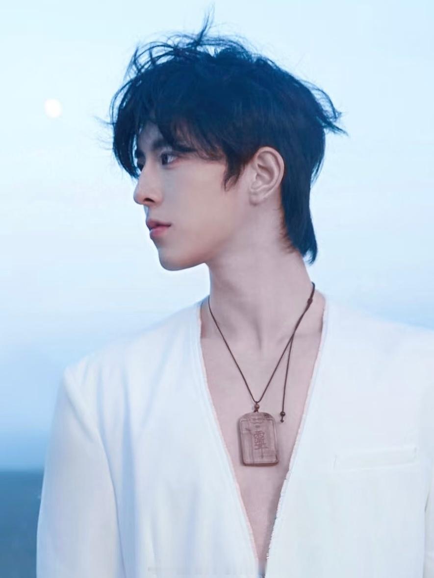 邱鼎杰 首个代言人title🈶，底妆系列代言人，21号官宣！