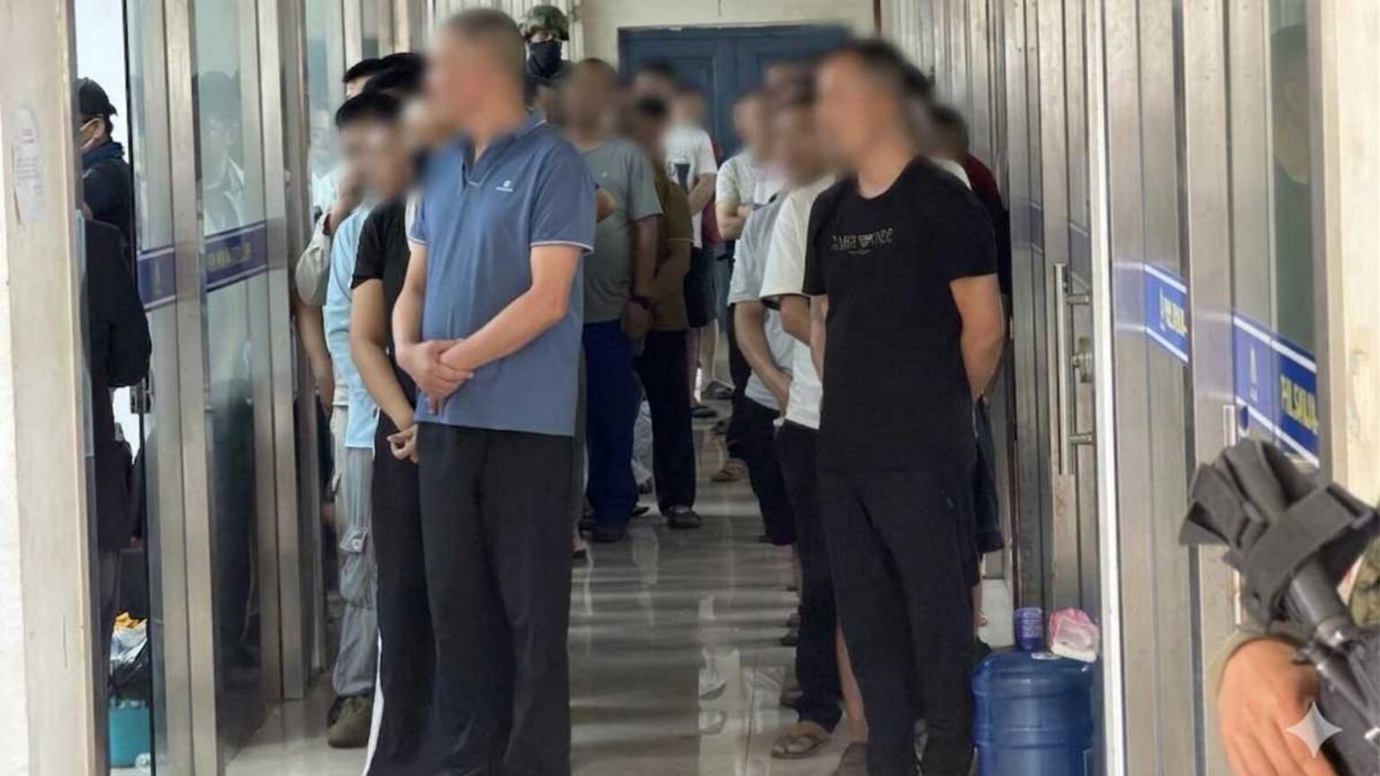 菲律宾防长指挥军队抓捕中国工人 中国驻菲律宾使馆发言人季凌鹏对菲防长特奥多罗声明