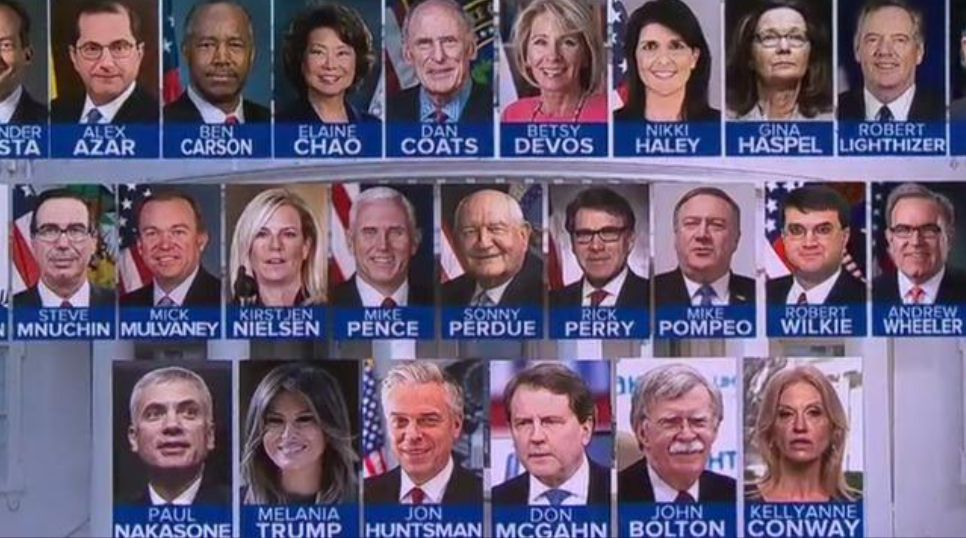 川普第一任期的时候，他自己作为素人有干劲，然后周围有彭斯蓬佩奥老约翰博尔顿博明等