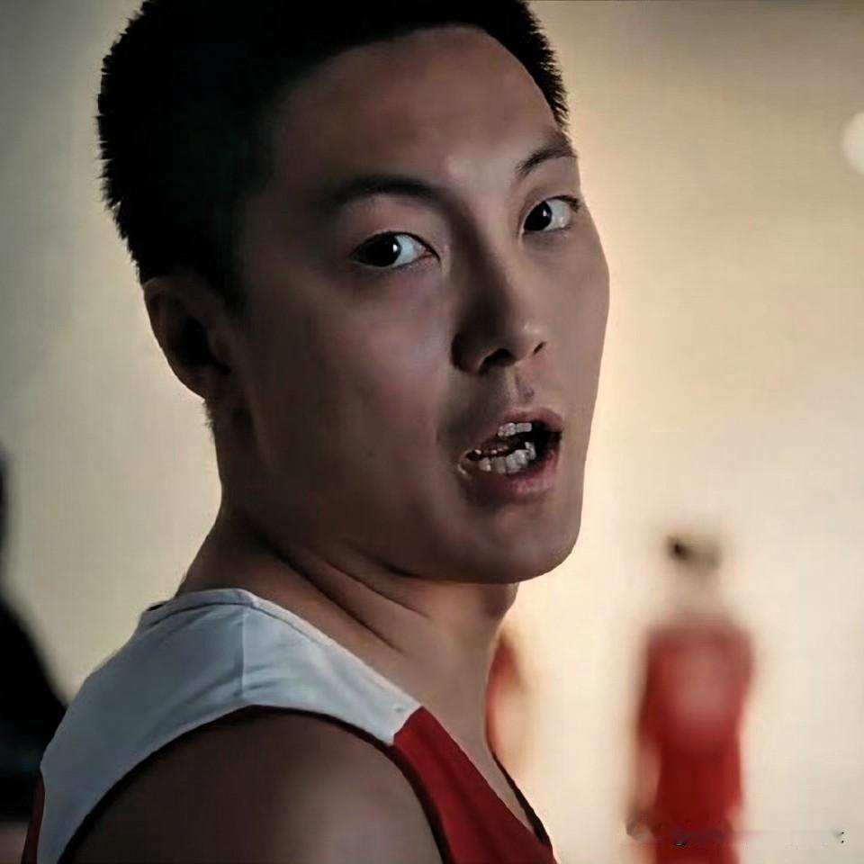 胡明轩又拿下一个代言！
作为国家队前队长和广东队现任队长，胡明轩的知名度随着亚洲