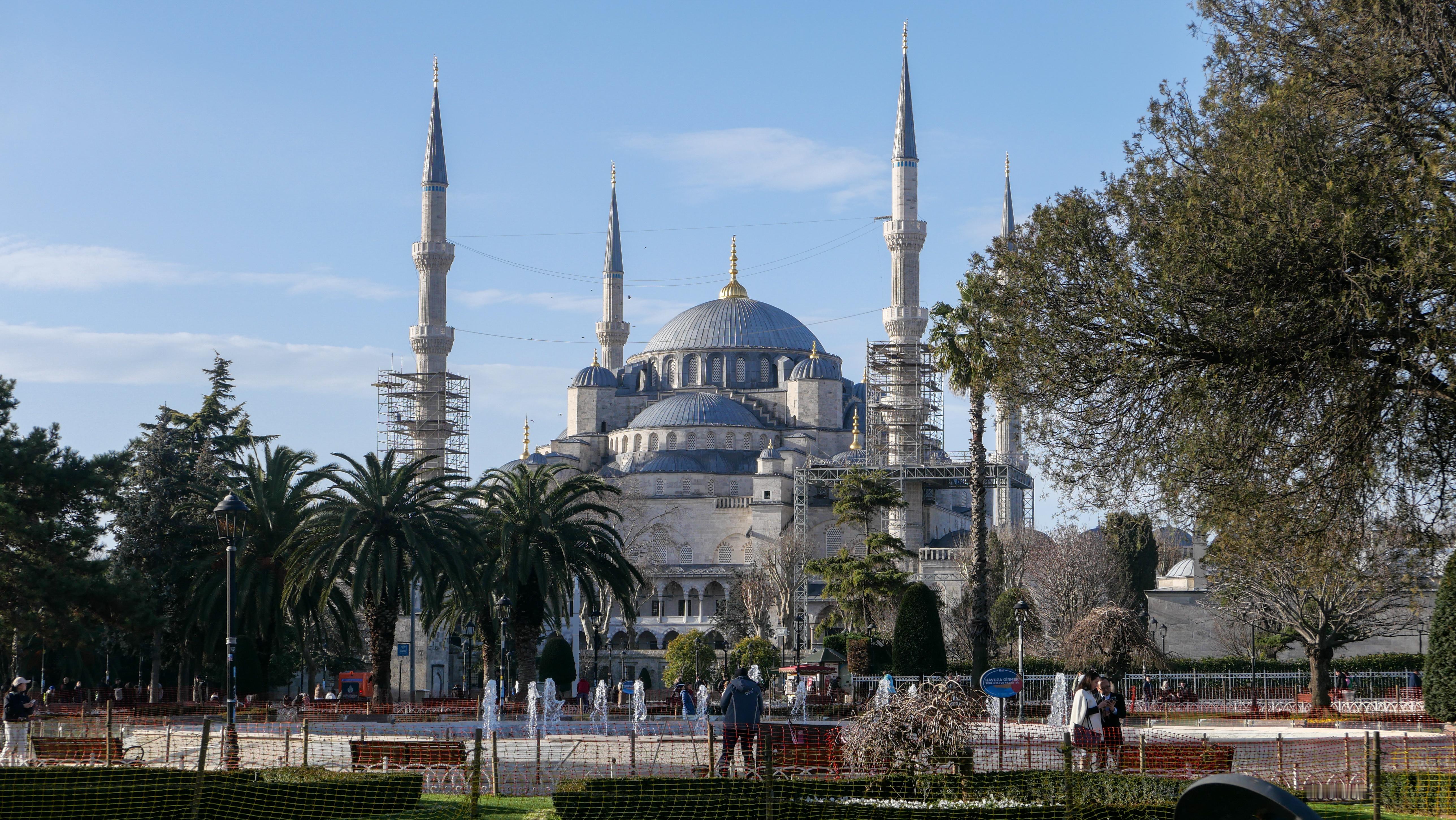 在伊斯坦布尔，每天都在交着不同的智商税。圣索菲亚大教堂门票，现场买50欧，淘宝只