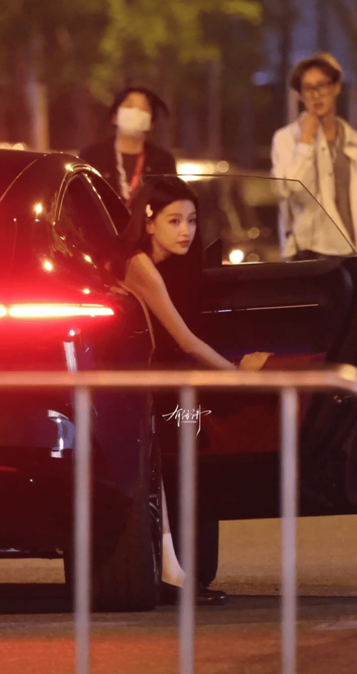 被孙怡萌到孙怡神图有了孙怡这套图我直接存了当壁纸！灿烂的笑容➕漫画腿➕回眸一笑，