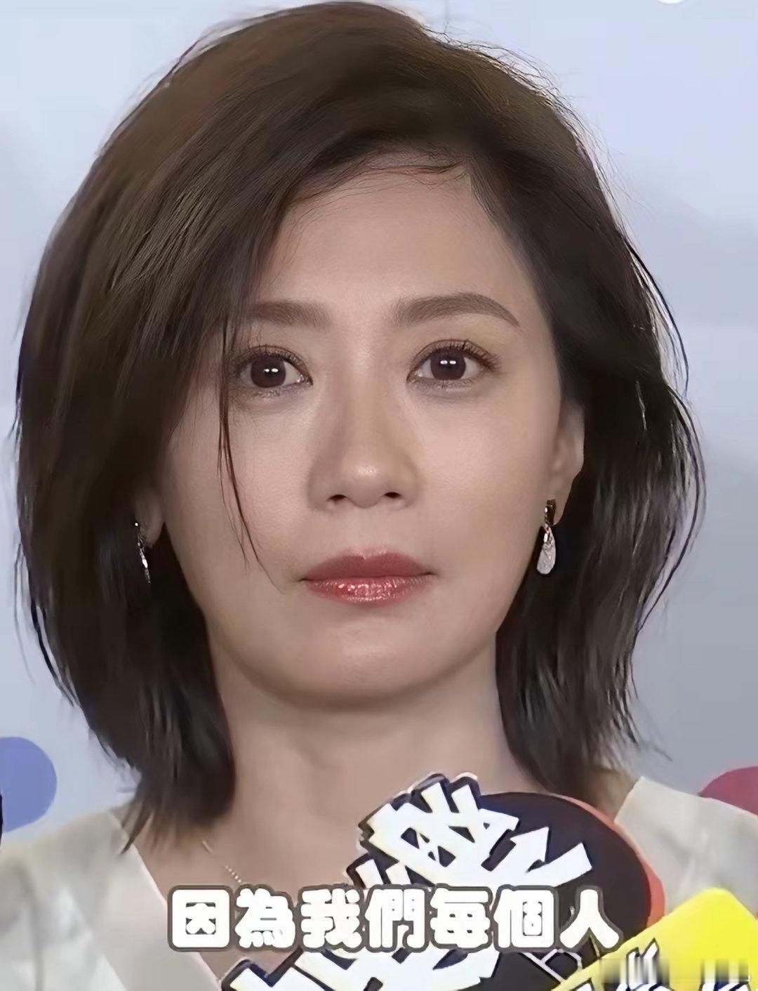 贾静雯，真是越来越让人搞不懂了。​1974年出生，明明已经51周岁了，  ​但皮