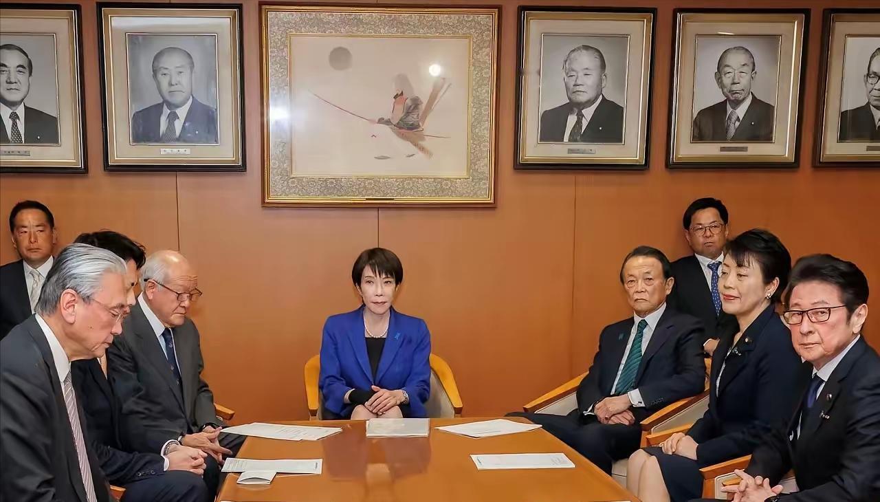 当地时间2月18日上午，日本政府召开内阁会议，高市早苗内阁集体辞职。当地时间18