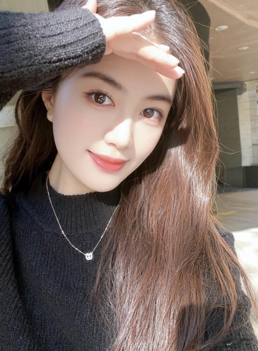 越是险峰
越要攀登
越是深渊
越要站稳
见过至暗
仍信星辰
历尽万难
依旧从容