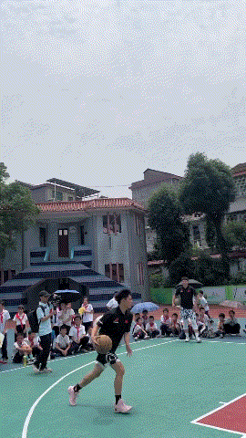 170cm小伙中学扣篮表演……这下全校女生都疯狂了[送心][送心][送心]
太强