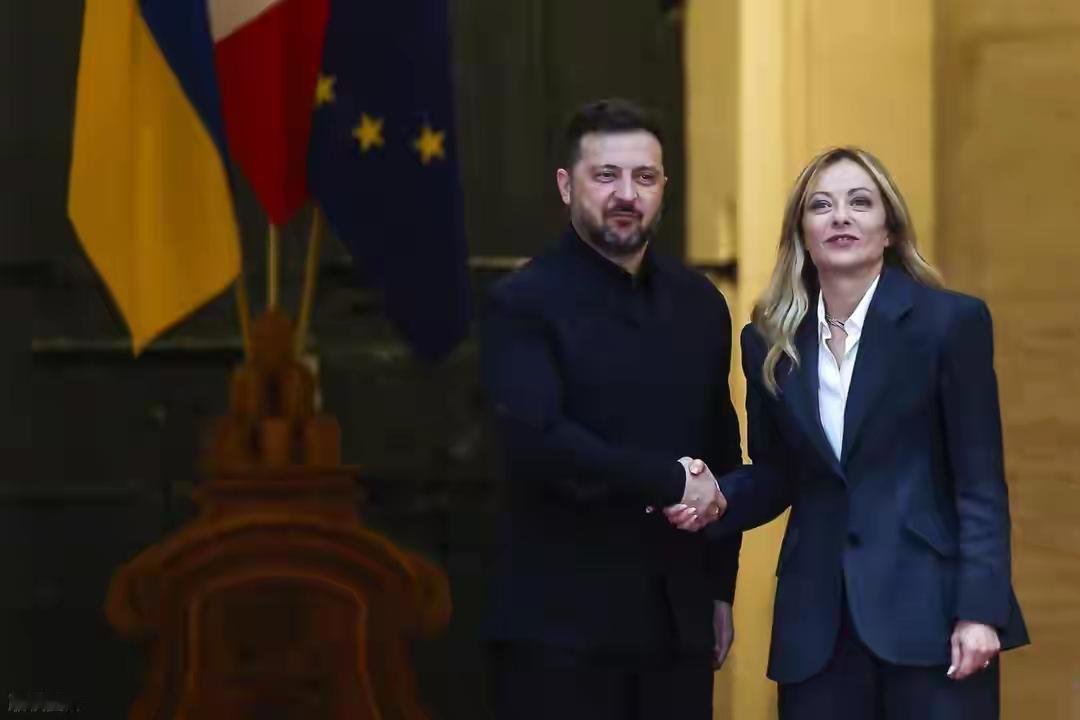 泽连斯基难掩喜悦之情，欧盟承诺的900亿欧元贷款，终于批准了。

乌克兰总统泽连