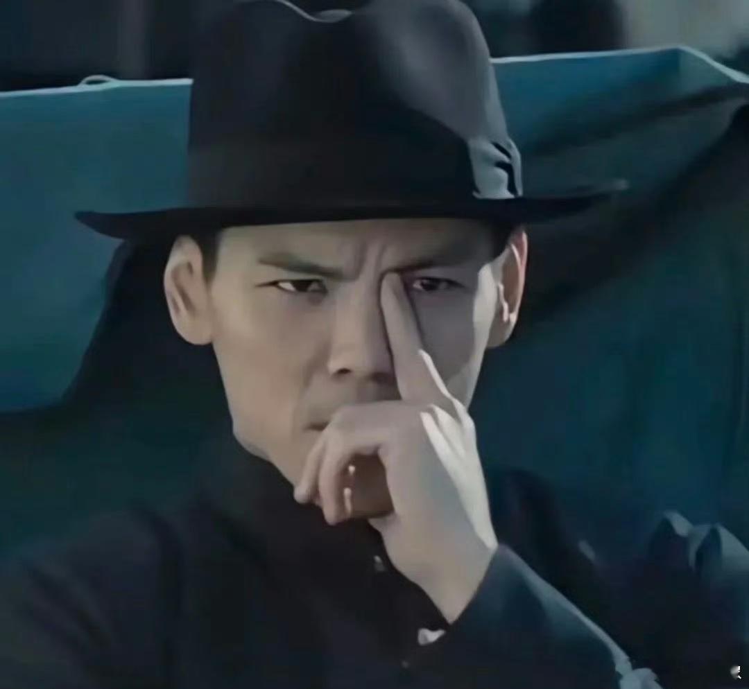 #男向佐 女叶珂#现在全网最红的就是向佐和叶珂，短视频平台里，男的都在模仿向佐摸