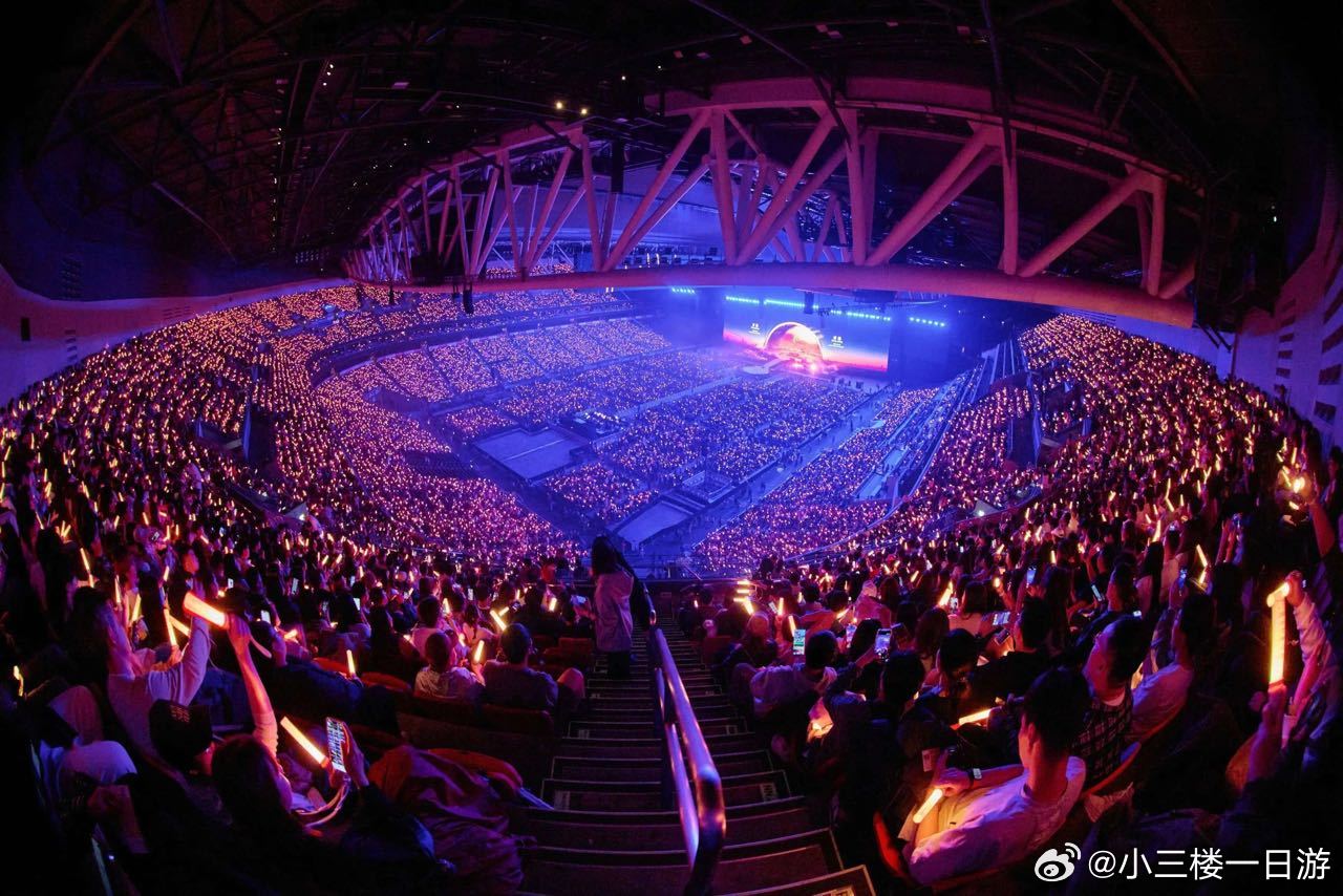 抽4个人去看演唱会！酒店+机票+演唱会门票全包！不要的可折现6000元！想干嘛干