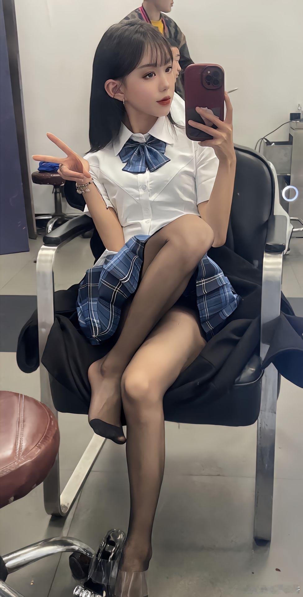 黑丝配jk ​​​