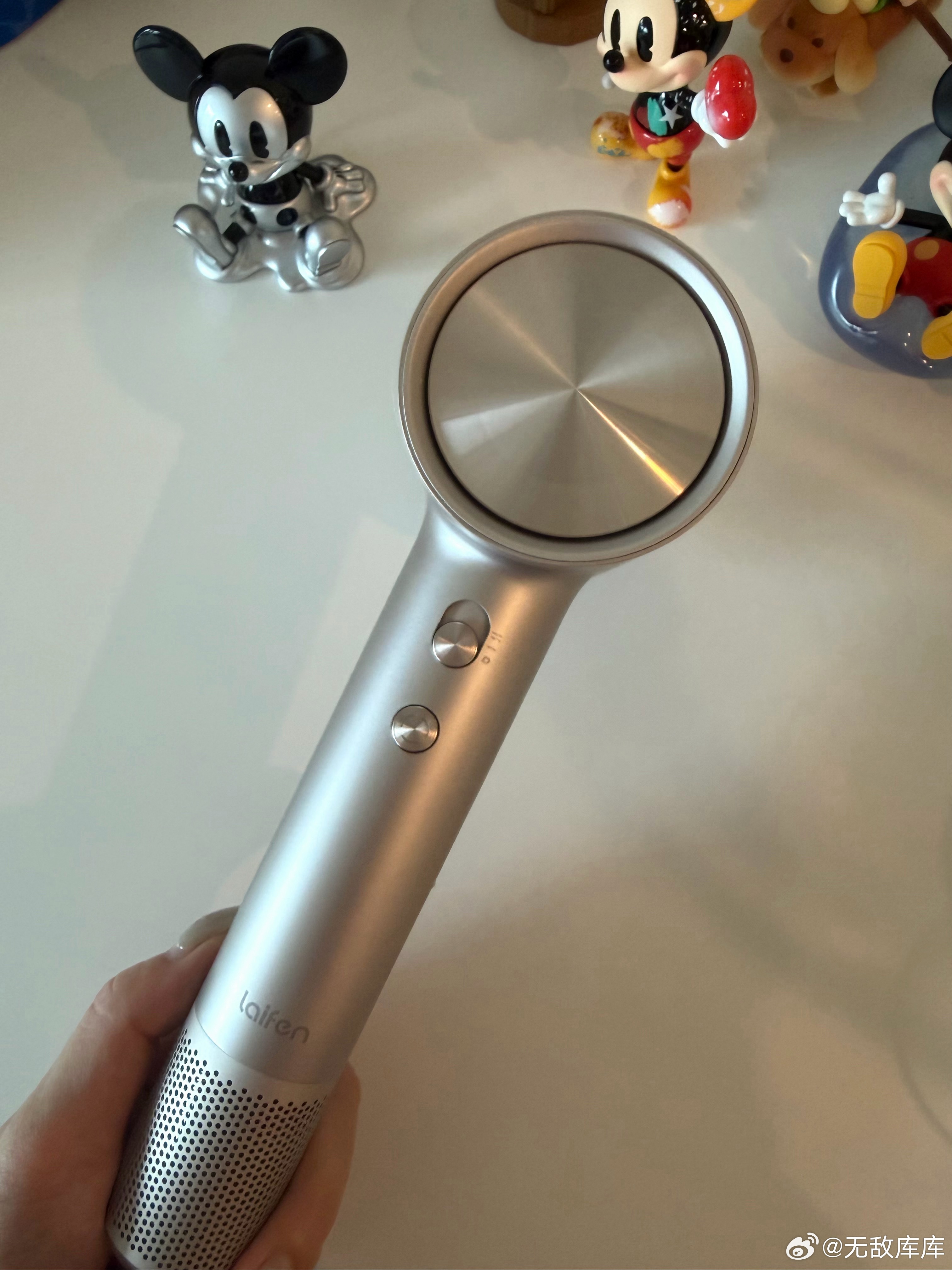 咪咪们，给大家分享一个我新换的吹风机。😝（虽然有的咪咪可能经常刷到，但是我觉得