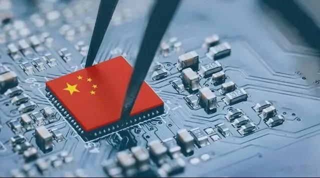 2026年，日经亚洲独家爆料，中国定下硬目标：今年底，国内芯片制造商用的12寸细