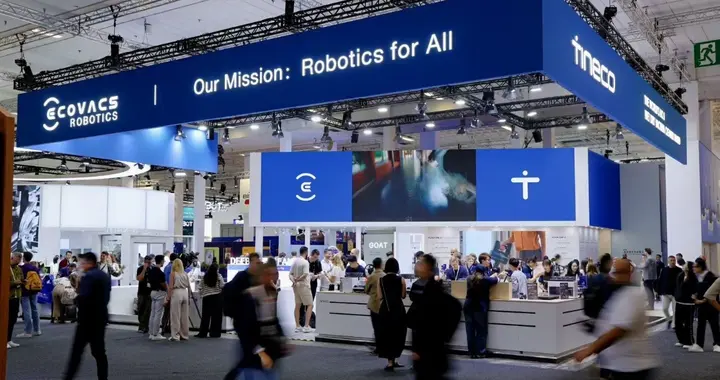 IFA2025：科沃斯首款无限续航滚筒洗地机器人地宝X11全球亮相