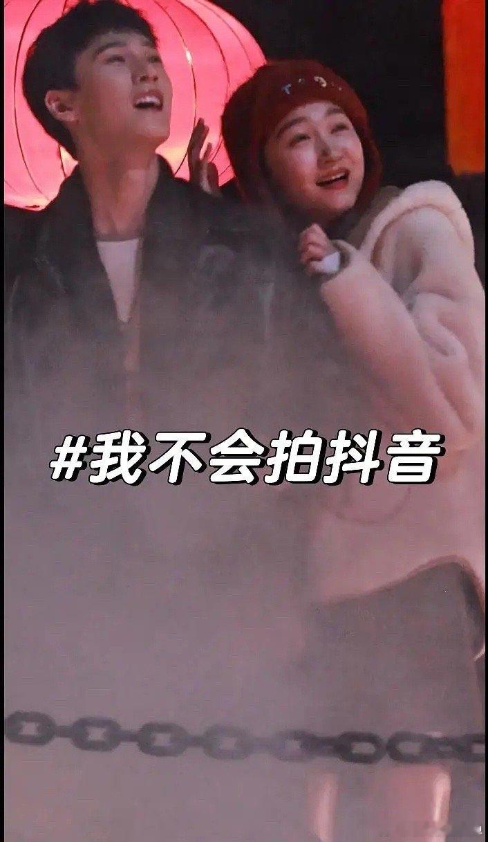 关晓彤立秋苦了自己甜了同事你们觉得李昀锐有资格和关晓彤争番吗？这俩人 ​​​
