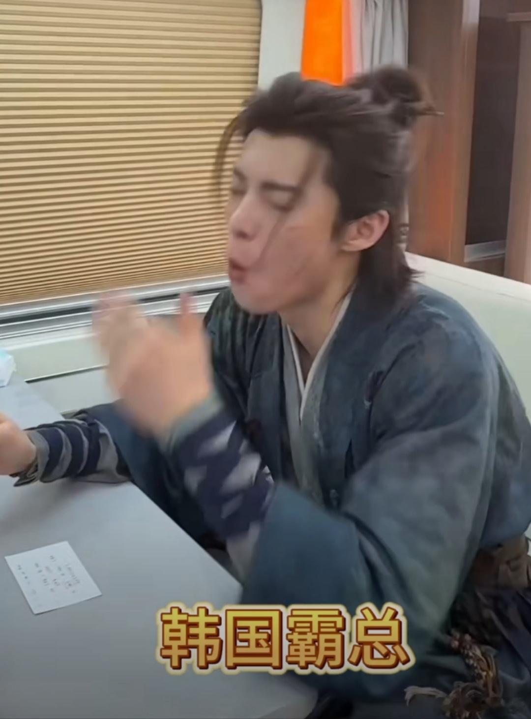 王鹤棣cos韩国霸总哈哈哈哈这个棣棣还是太搞笑了，是什么天才的脑子想出来cos韩