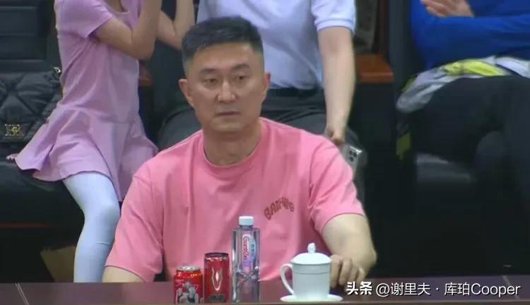 杜锋看到自己外甥佟佳俊压哨时刻出场，眼前一亮！郭士强也真给苗面子
杜锋别想躺赢！