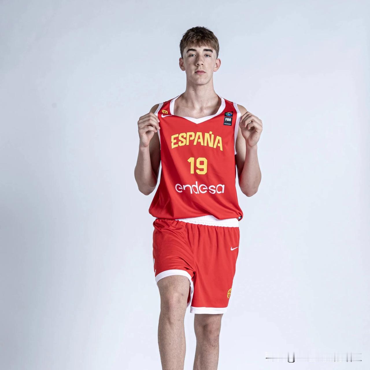 西班牙前锋Jan Cerdan对阵德国单场18分10篮板2助攻，入选U16欧青赛