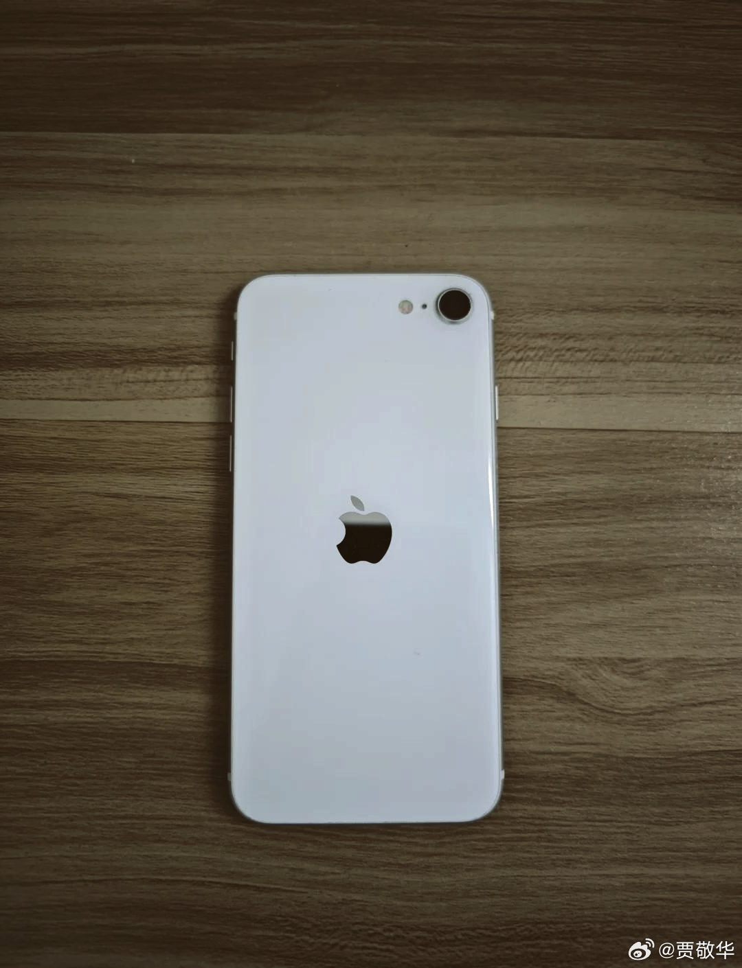 有传言说iPhone SE系列被砍了，由iPhone Air来替代。可是，iPh