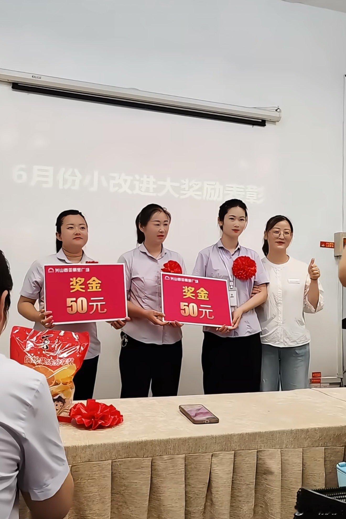 这排面我以为50w呢 