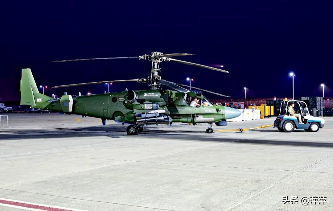 这是俄罗斯卡-52“短吻鳄”重型武装直升机，由卡莫夫设计局打造，2011年正式服