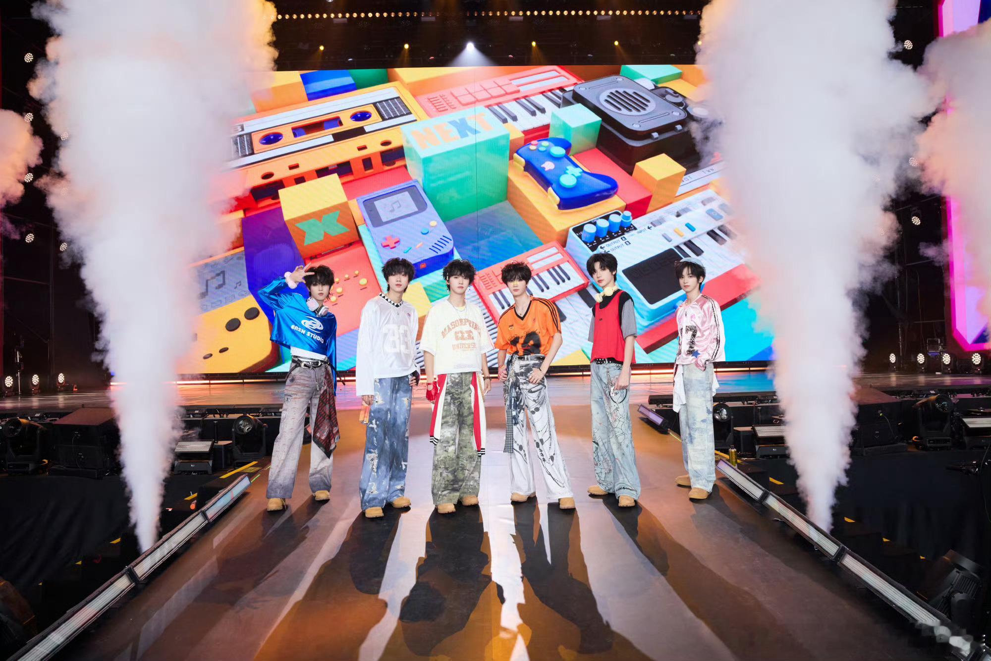 今天四二见面会舞台 你们最喜欢哪一个？！