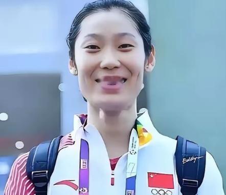 我治病时你们不出一分钱，我被网暴时你们集体沉默，如今我远赴海外打拼有了收入，你们