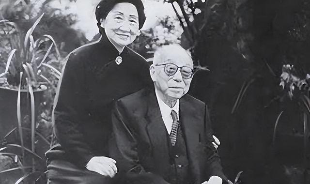 1947年，特务们将杨虎城的夫人谢葆真牢牢捆住，又用针头扎进她的大腿，谢葆真顿时