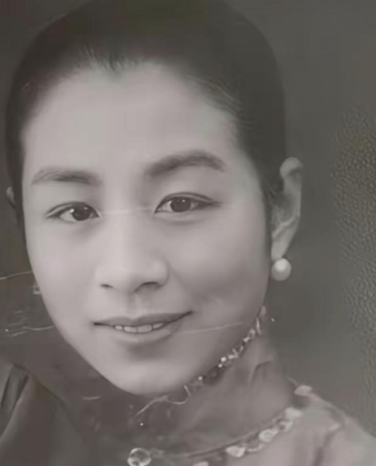 1947年，57岁北交大校长张福运，趁妻子熟睡，悄悄来到17岁养女房间。不久后养