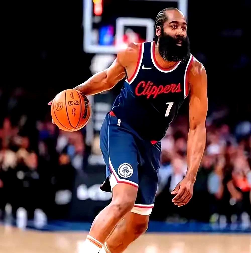 35分三双仍输球，哈登把油箱烧到冒烟，快船还是滑向深渊。  
 

我盯着屏幕，