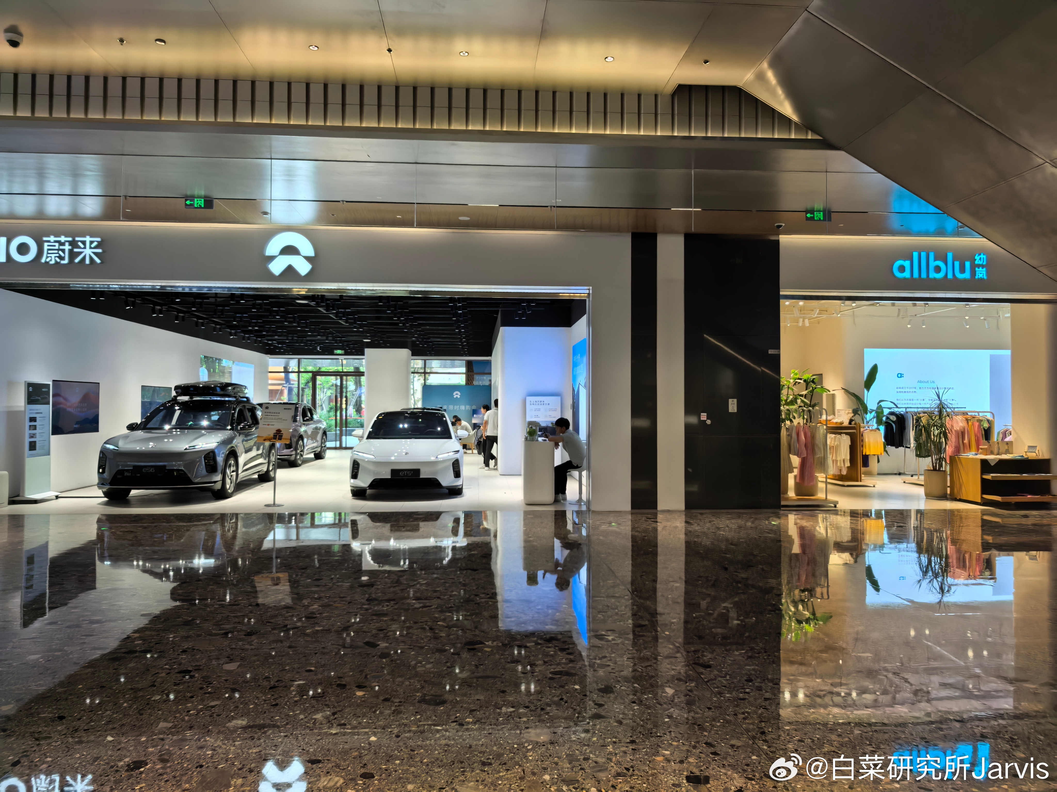 公司对门商场里的乐道闭店了，中庭的智己和极氪也撤摊了...只能说确实可能没啥效果