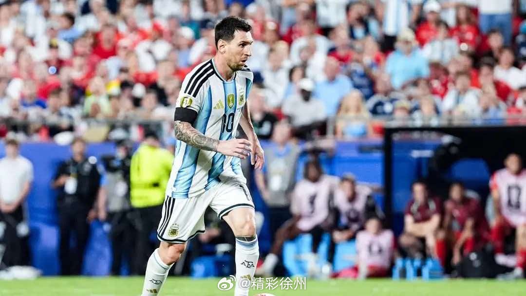 FIFA只允许在比赛中为足球人物致哀国际足联（FIFA）确实有明确规定，正式比赛
