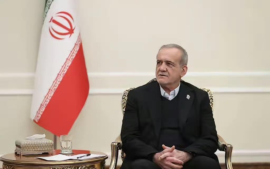 刷到伊朗总统的最新表态，说实话，比很多长篇大论都有分量，也比表面听起来要狠得多。