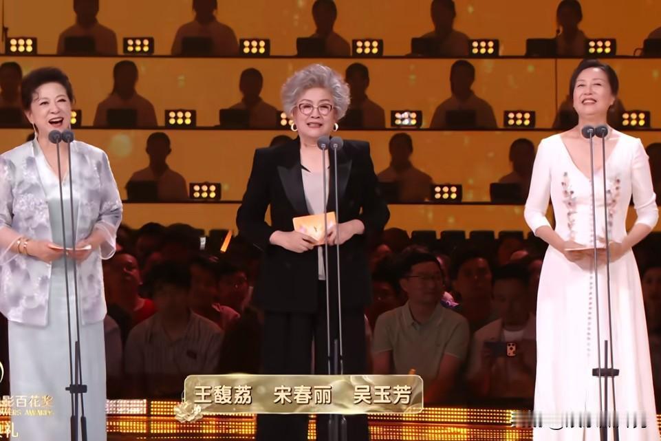 这三位是大家心中的“女主角”吗？颜值不算出众，但气质都“压得住”场儿！

“国民