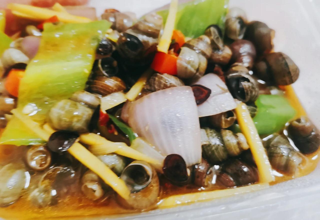 #分享美食食谱#
田螺确实不错，好久没吃了，点了一份，解解馋。