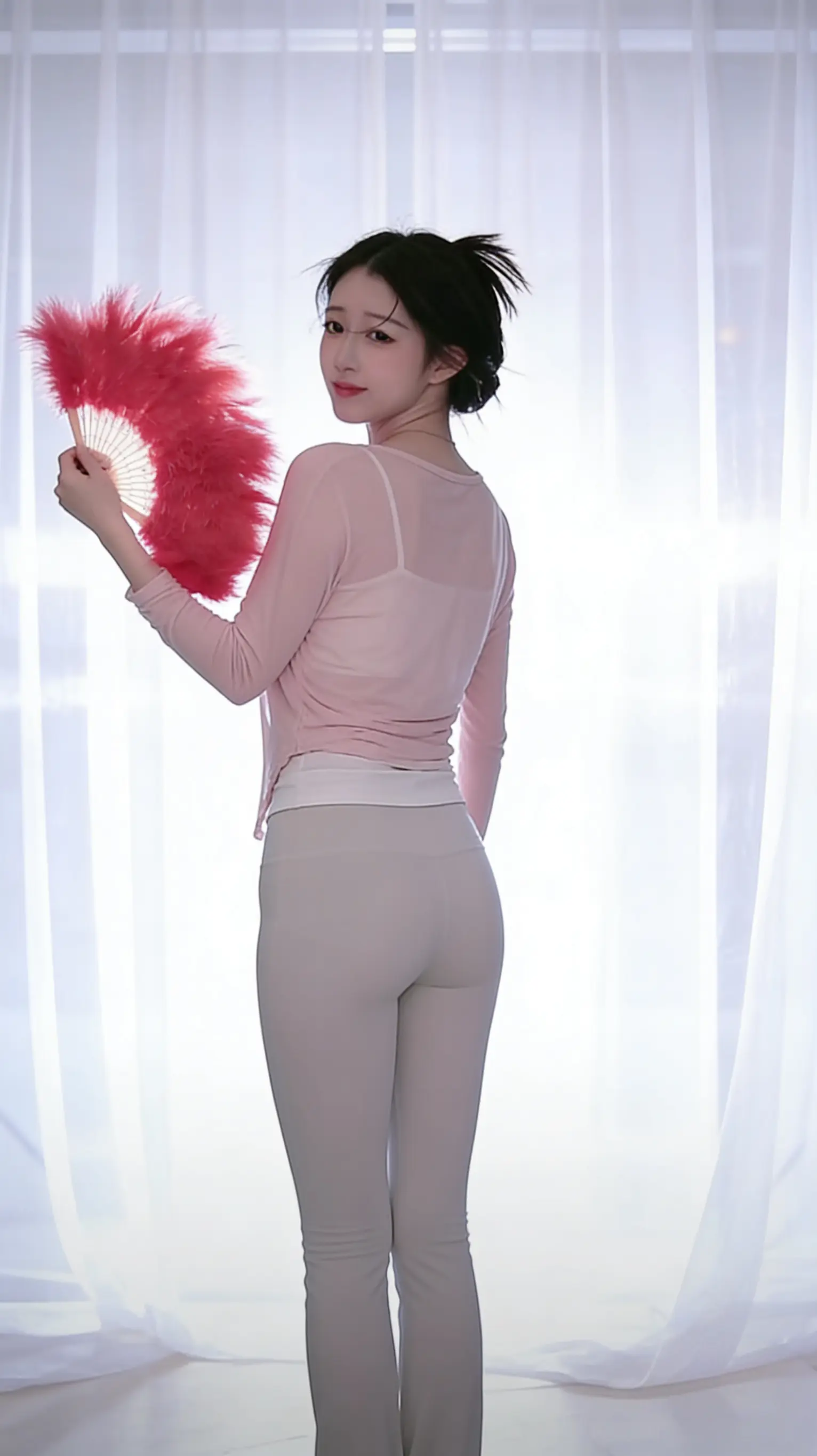 在ai世界里起舞 迷人的舞姿跳出优美的身材 由ai生成 倪小妮