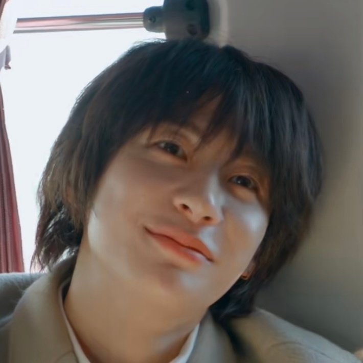 anton[超话] 今天是Teeny幸福日吗？！！我家灿荣站C位了……（缓缓跪下