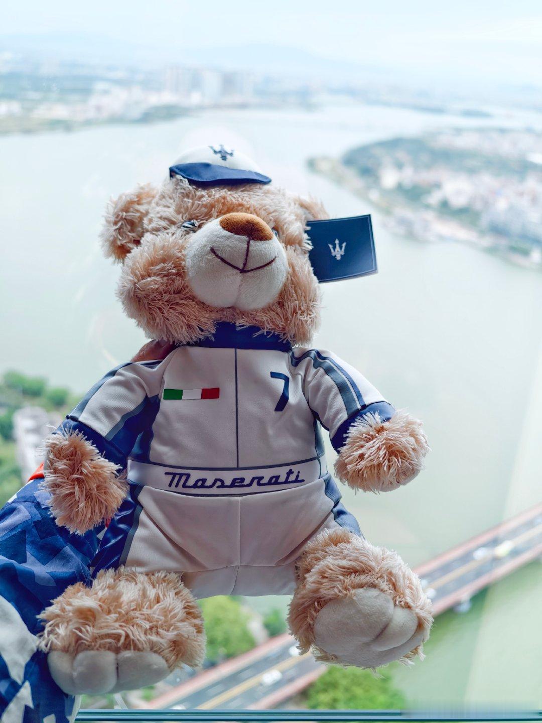 今年第三次来潮汕了又撞上台风，刮风下雨开大马力后驱跑车，够不够刺激？   