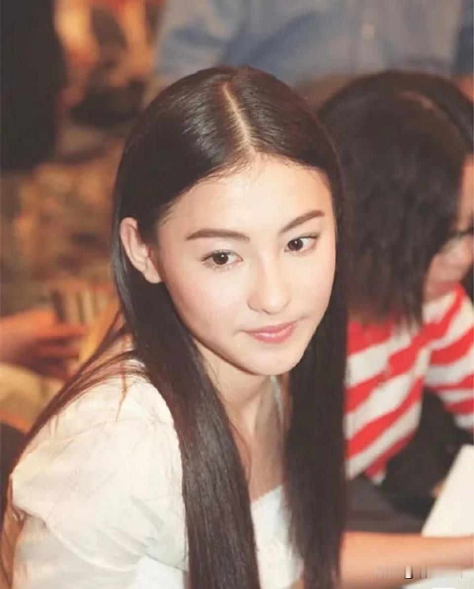 张柏芝后不后悔嫁给谢霆锋，我不知道，但看到她年轻时的照片，我觉得挺遗憾的，按她的